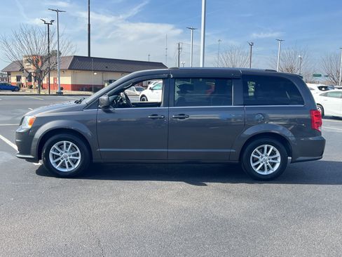Used 2019 Dodge Grand Caravan SXT image 6