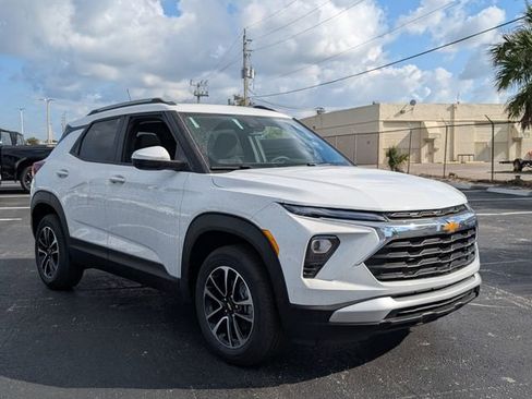 New 2026 Chevrolet TrailBlazer LT w/ Convenience Package AWD/4WD image 1
