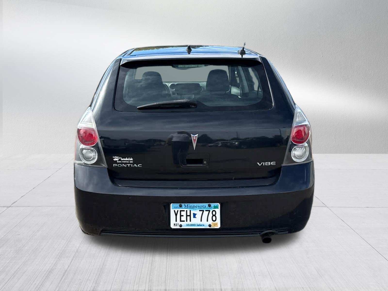 Used 2009 Pontiac Vibe w/ Preferred Package FWD image 4