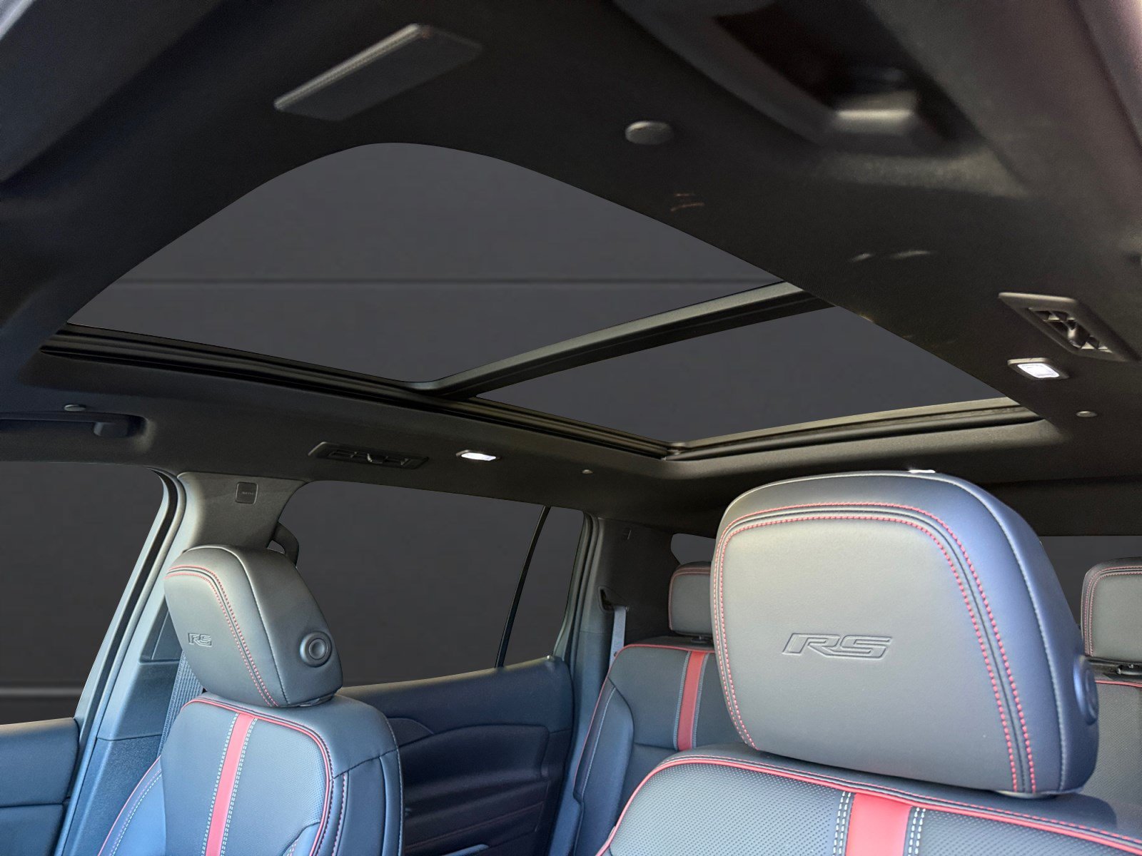 New 2027 Chevrolet Traverse RS w/ LPO, Floor Liner Package FWD image 22