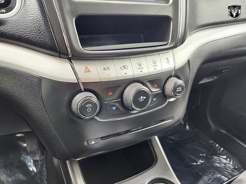 Used 2020 Dodge Journey SE w/ Blacktop Package image 18