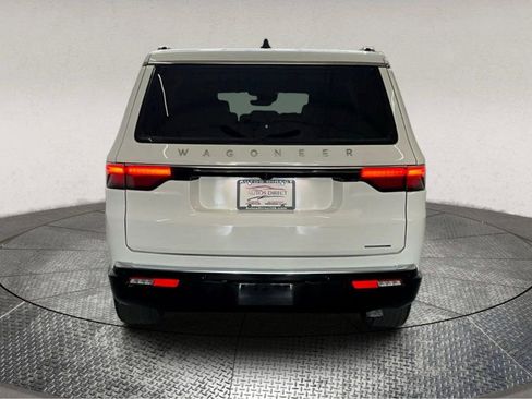 Used 2024 Jeep Wagoneer Series II w/ Flexible Seating Group image 7