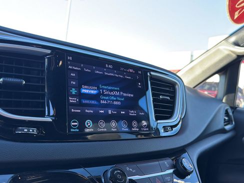 Used 2020 Chrysler Pacifica Touring-L w/ S Appearance Package image 21