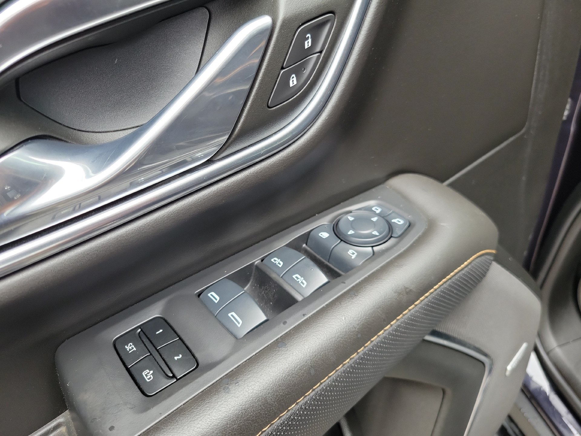 Used 2024 GMC Yukon AT4 AWD/4WD image 24
