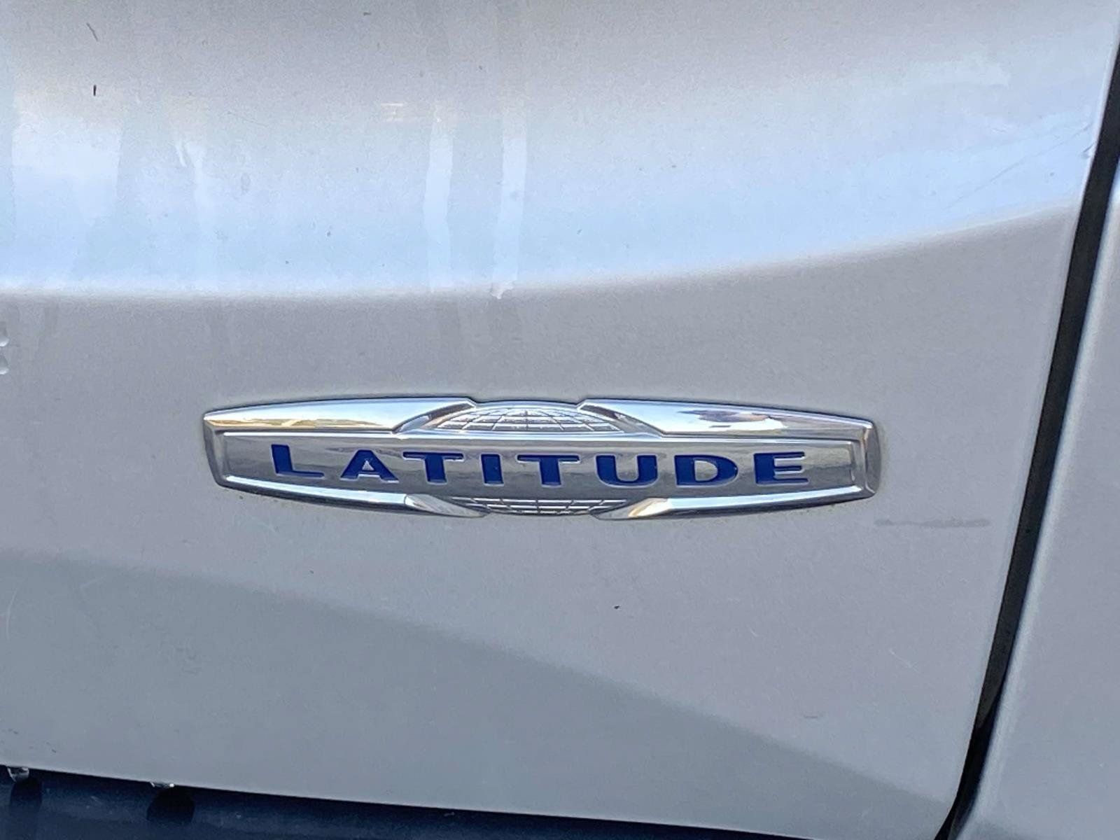 Used 2018 Jeep Renegade Latitude w/ Cold Weather Group AWD/4WD image 12