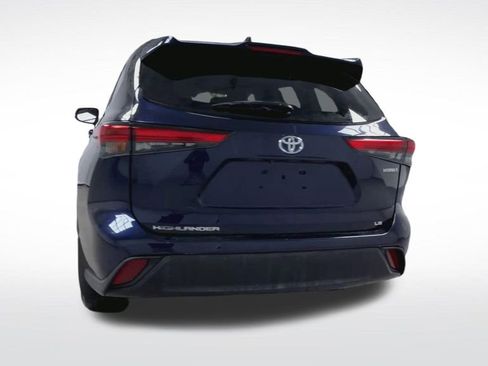 Used 2021 Toyota Highlander LE image 8