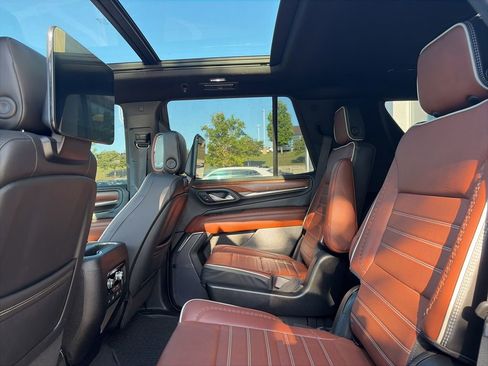 Used 2023 GMC Yukon Denali Ultimate AWD/4WD image 26