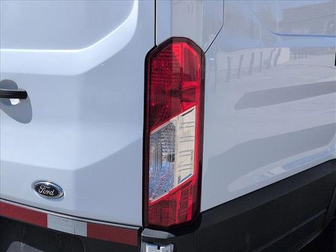 Used 2022 Ford E-Transit 148 High Roof Extended image 14