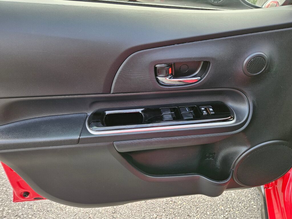 Used 2017 Toyota Prius C Three FWD image 19