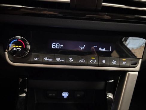 Used 2023 Kia Seltos S w/ Navigation Package AWD/4WD image 18