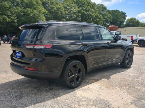 Certified 2024 Jeep Grand Cherokee L Limited w/ Black Appearance Package RWD image 3