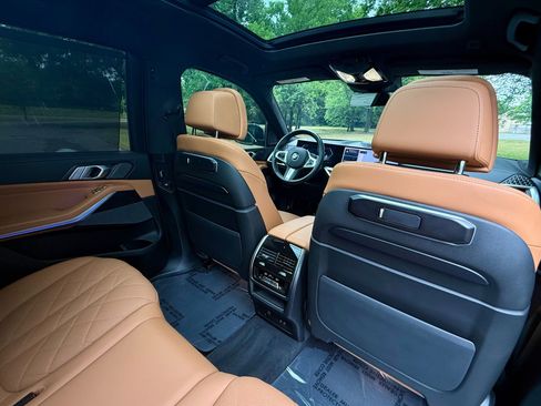 Used 2025 BMW X7 xDrive40i w/ M Sport Package AWD/4WD image 26