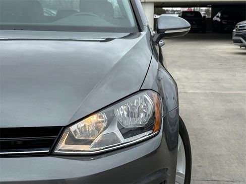 Used 2017 Volkswagen Golf Wolfsburg Edition image 3