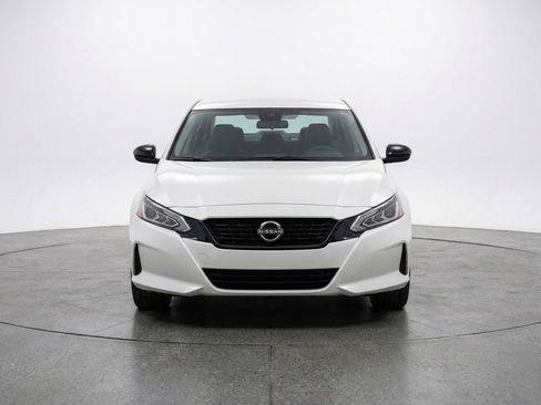 Used 2025 Nissan Altima 2.5 SV image 2