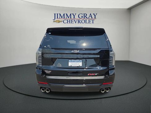 New 2026 Chevrolet Suburban RST w/ RST Capability Package AWD/4WD image 4