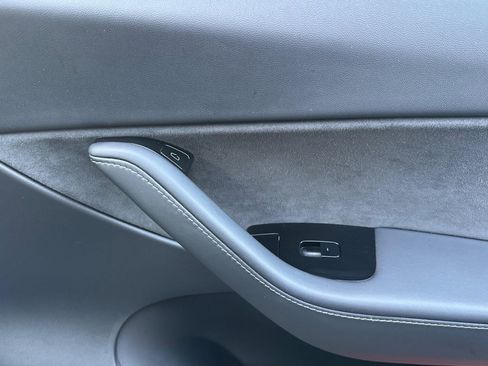 Used 2020 Tesla Model Y Long Range image 20