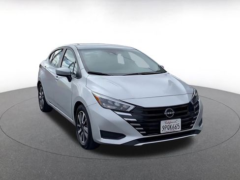 Used 2025 Nissan Versa SV image 3