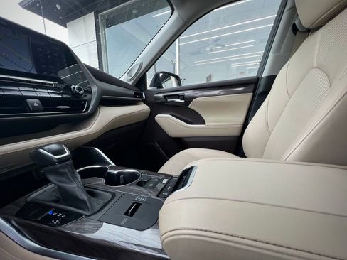 Used 2020 Toyota Highlander Limited image 61