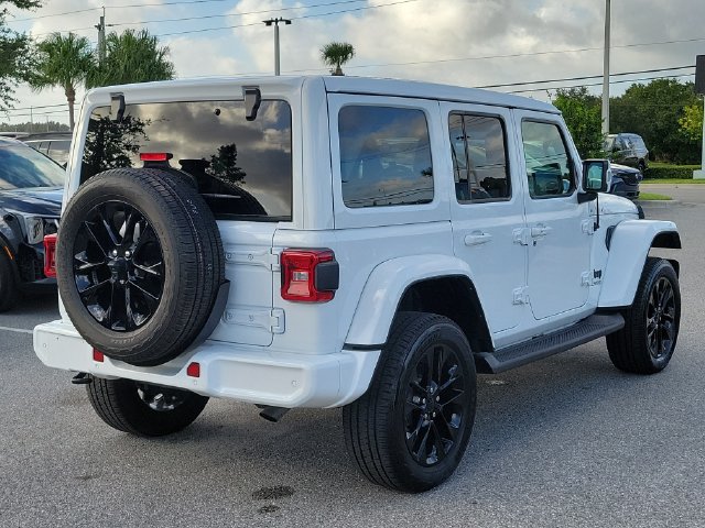 Used 2022 Jeep Wrangler Unlimited Sahara AWD/4WD image 7