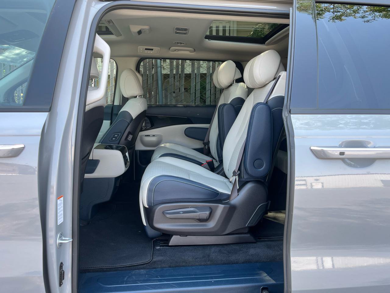 Used 2026 Kia Carnival SX Prestige FWD image 5