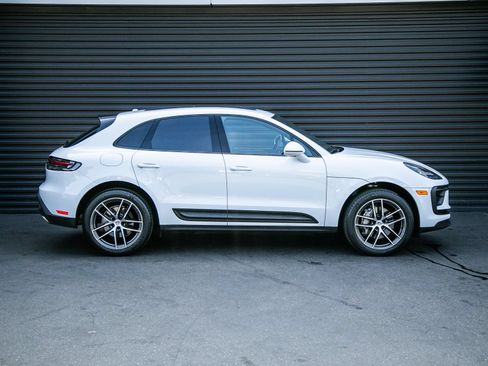 Certified 2023 Porsche Macan AWD/4WD image 8