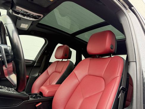 Used 2018 Porsche Macan AWD/4WD image 18