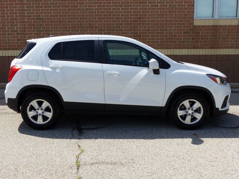 Used 2020 Chevrolet Trax LS w/ Tint and Cruise Package FWD image 10