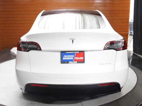 Used 2023 Tesla Model Y Long Range image 4