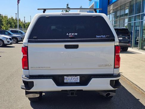 Used 2025 Chevrolet Silverado 2500 High Country w/ High Country Premium Package AWD/4WD image 4