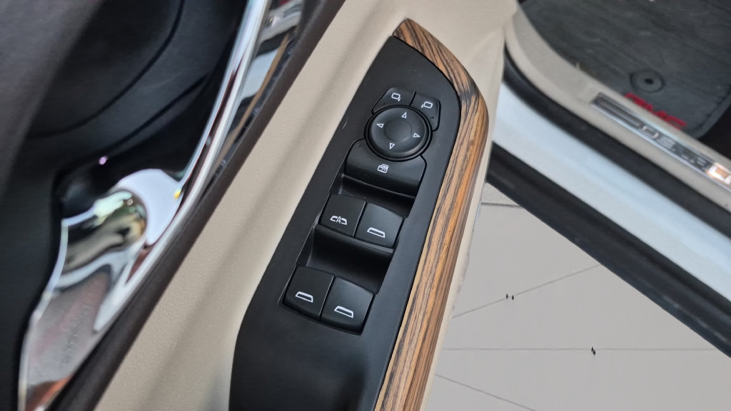 Used 2019 GMC Acadia Denali AWD/4WD image 10
