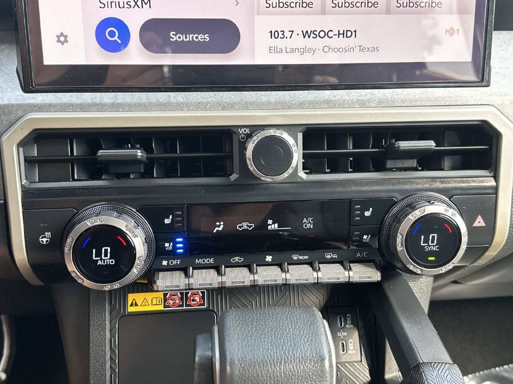 Used 2025 Toyota Tacoma 4x4 Double Cab Hybrid image 38