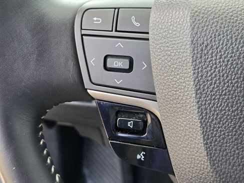 Used 2025 Toyota Camry SE FWD image 24