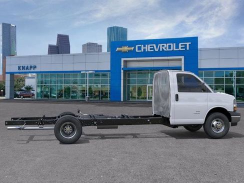 New 2026 Chevrolet Express 3500 w/ Power Convenience Package RWD image 5