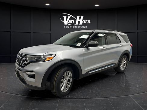 Used 2023 Ford Explorer XLT w/ Equipment Group 202A AWD/4WD image 3