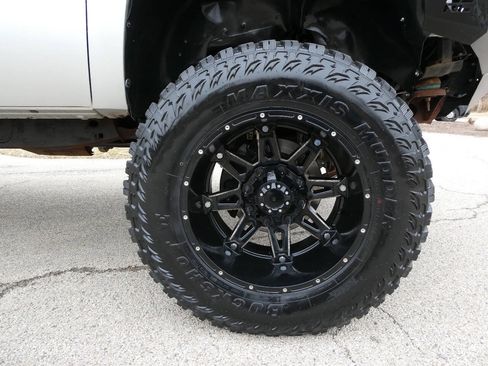 Used 2011 Chevrolet Silverado 2500 LT w/ Interior Plus Package AWD/4WD image 26