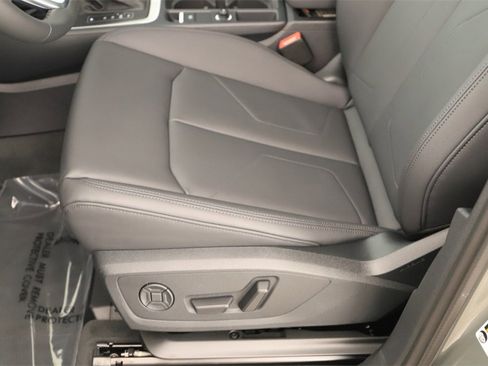 New 2025 Audi Q3 2.0T Premium image 25