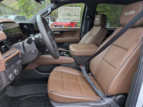 New 2026 Chevrolet Suburban High Country AWD/4WD image 23