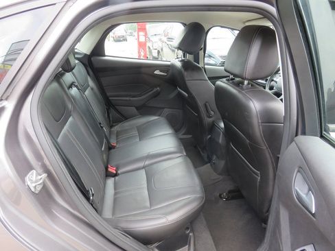 Used 2014 Ford Focus SE w/ Equipment Group 201A FWD image 19