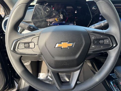 Used 2025 Chevrolet Trax LT image 25