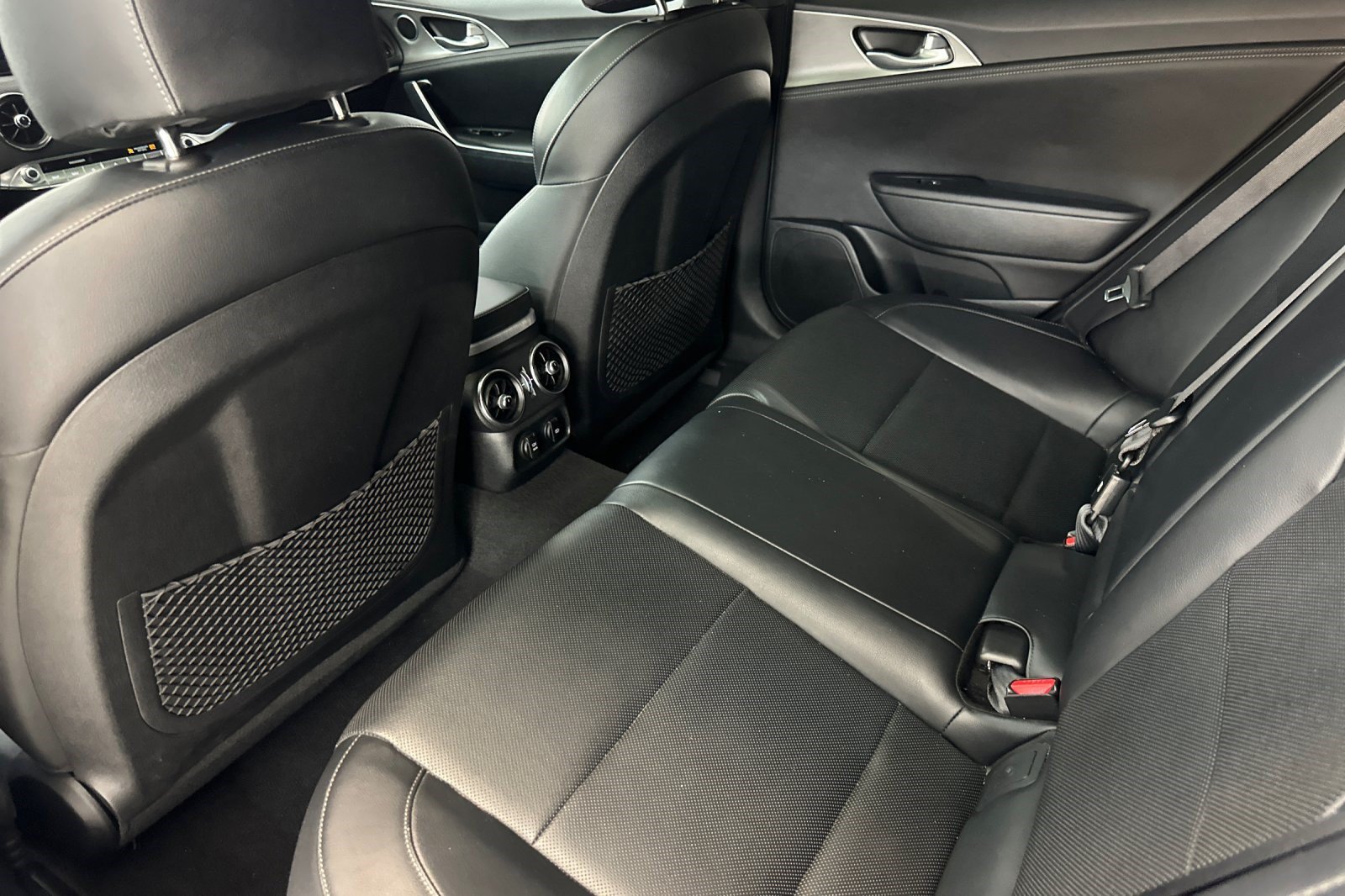 Used 2022 Kia Stinger GT1 RWD image 27
