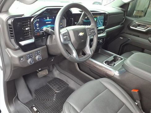 Used 2024 Chevrolet Silverado 2500 LTZ w/ LTZ Convenience Package image 12