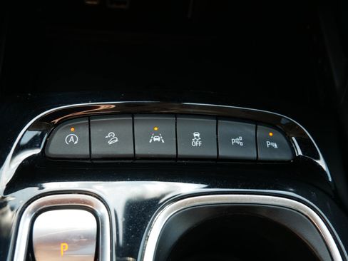 Used 2023 Buick Envision Avenir AWD/4WD image 31