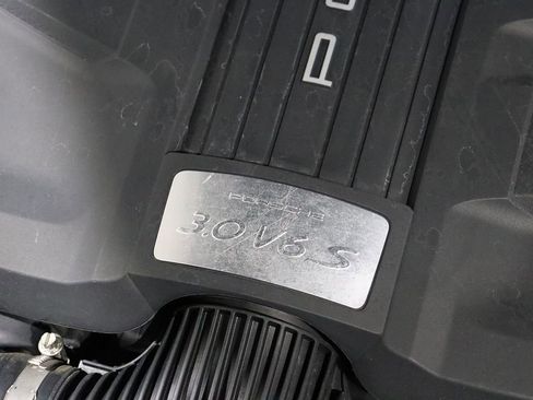 Used 2015 Porsche Panamera S image 54