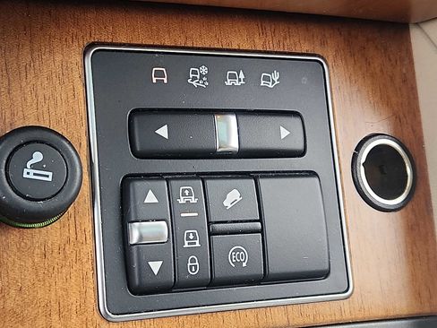 Used 2016 Land Rover LR4 AWD/4WD image 24