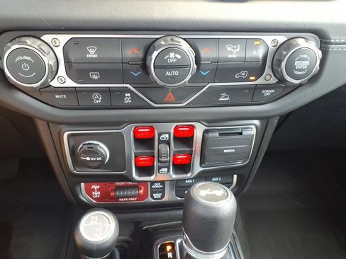 Used 2026 Jeep Wrangler Unlimited Rubicon AWD/4WD image 23