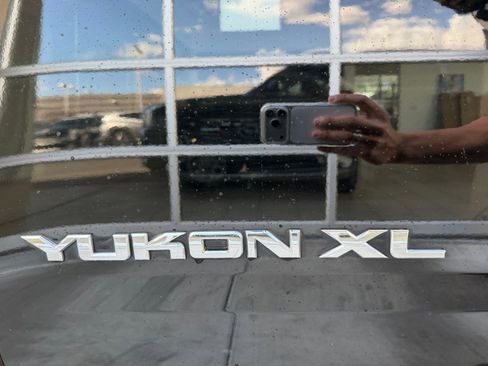 Used 2017 GMC Yukon XL SLT image 24