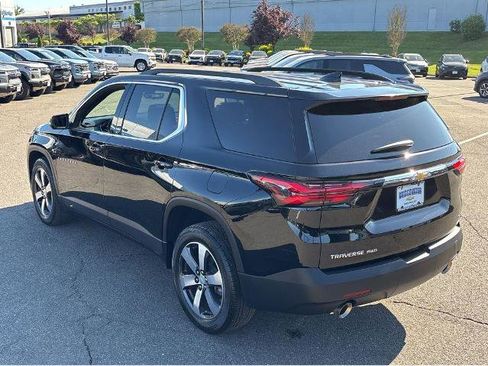 Used 2023 Chevrolet Traverse LT w/ LT Premium Package AWD/4WD image 14
