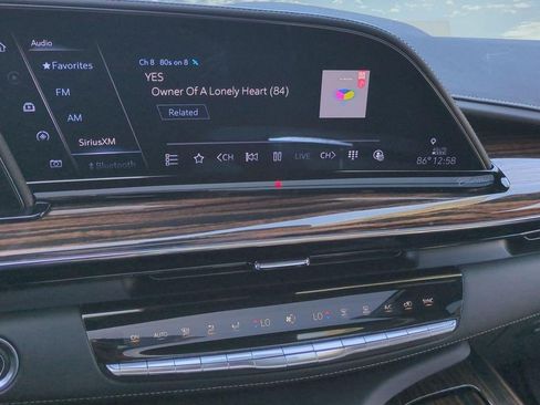 Certified 2023 Cadillac Escalade ESV Premium Luxury w/ Performance Package AWD/4WD image 13