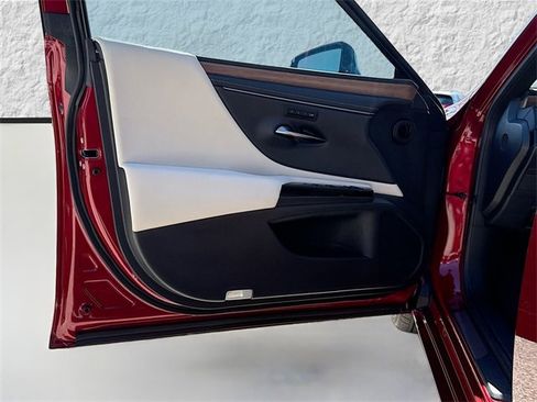 Used 2024 Lexus ES 350 w/ Luxury Package image 21