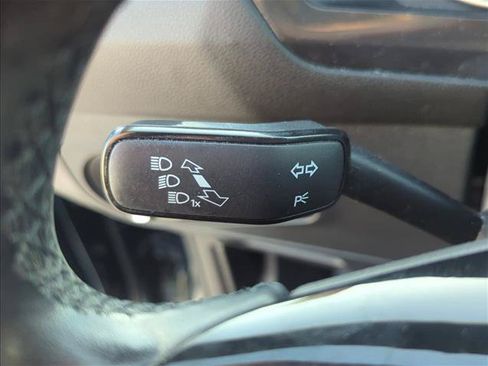 Used 2019 Volkswagen Tiguan SE w/ Panoramic Sunroof Package FWD image 15